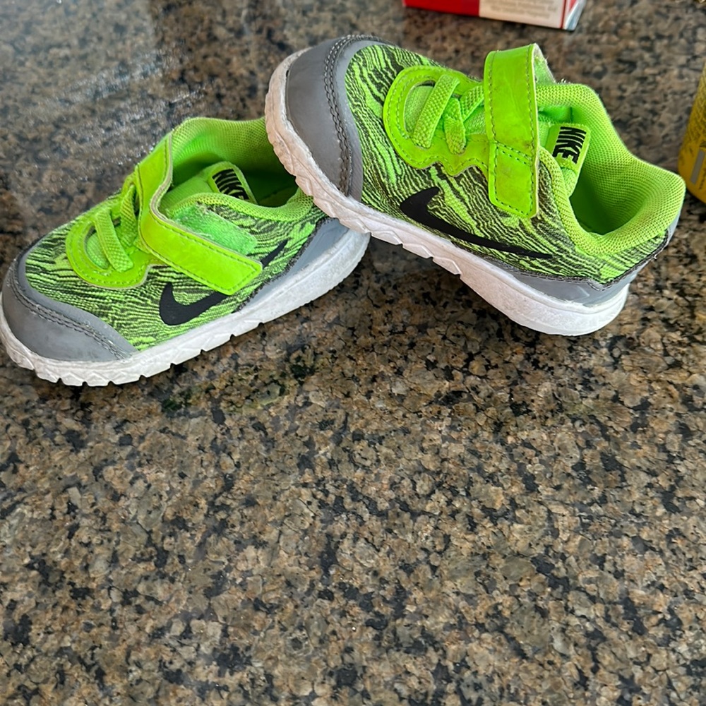 Kids Nike Shoes Size 5C